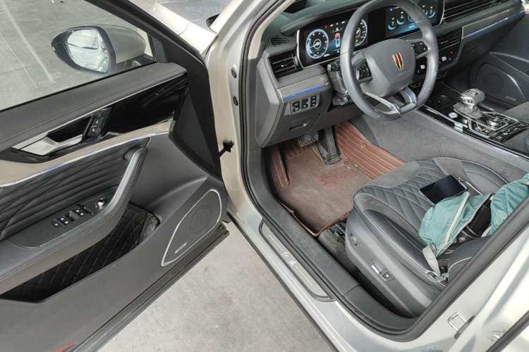 Used Hongqi HS5 2022 Revised Version 2.0T Smart Connect Flagship Edition Driver Seat