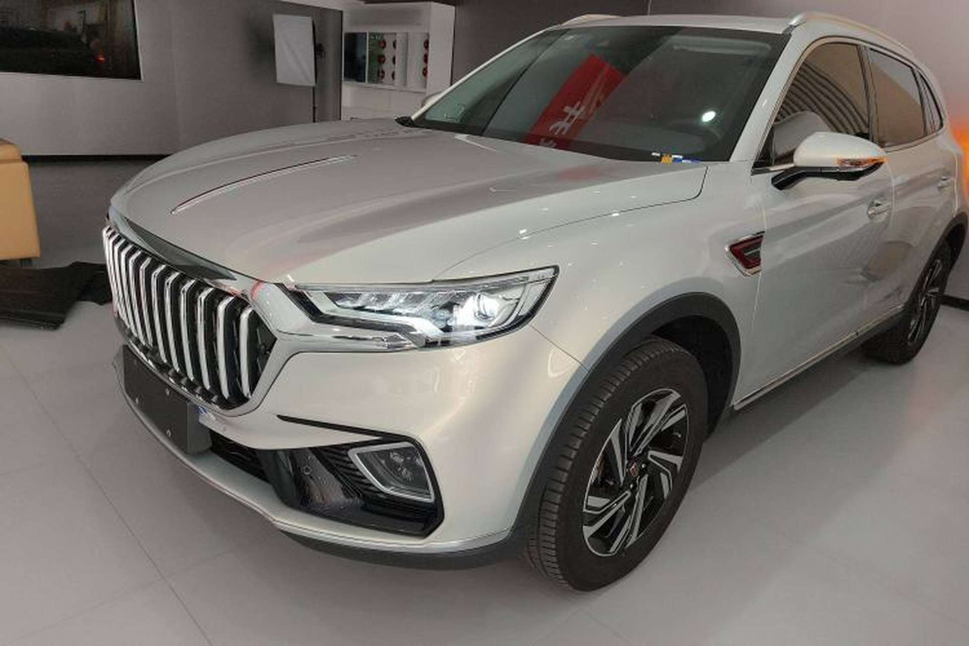 Used Hongqi HS5 2022 Revised Version 2.0T Smart Connect Flagship Edition Front Left 45 Deg