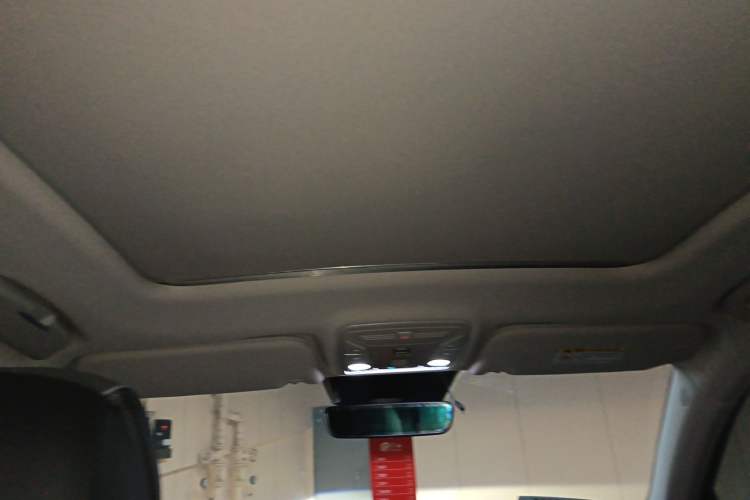 Used Hongqi HS5 2022 Facelifted Version 2.0T Smart Connect Flagship All-Wheel-Drive Edition Headliner