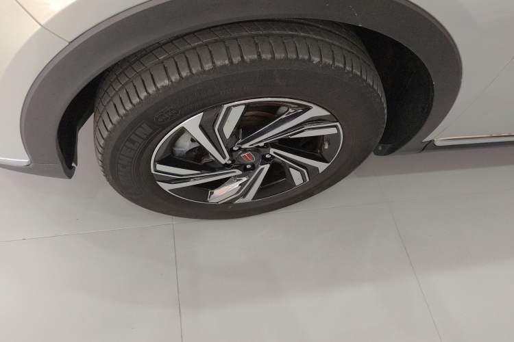 Used Hongqi HS5 2022 Revised Version 2.0T Smart Connect Flagship Edition Left Front Wheel Hub