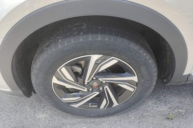 Used Hongqi HS5 2022 2.0T Smart Connect Flagship Enjoyment Purchase Edition Left Front Wheel Hub