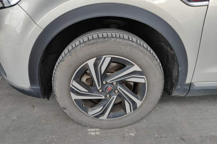 Used Hongqi HS5 2022 Revised Version 2.0T Smart Connect Flagship Edition Left Front Wheel Hub