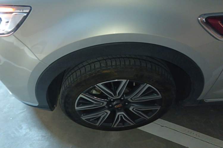 Used Hongqi HS5 2022 Facelifted Version 2.0T Smart Connect Flagship All-Wheel-Drive Edition Left Front Wheel Hub