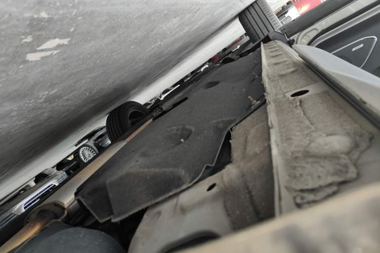 Used Hongqi HS5 2022 Revised Version 2.0T Smart Connect Flagship Edition Left Side Sill