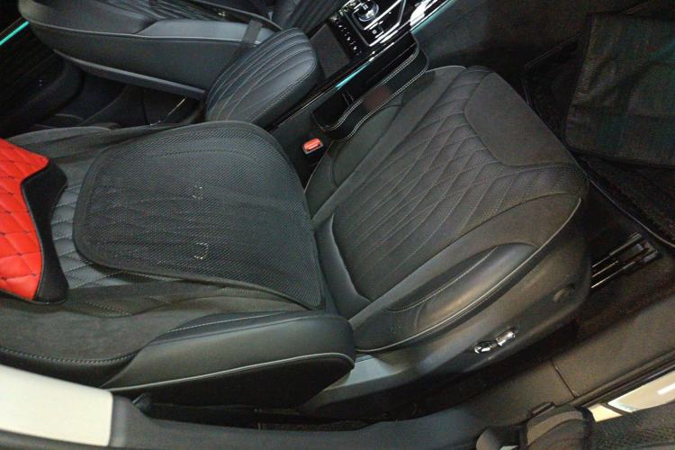 Used Hongqi HS5 2022 Facelifted Version 2.0T Smart Connect Flagship All-Wheel-Drive Edition Right Front Seat