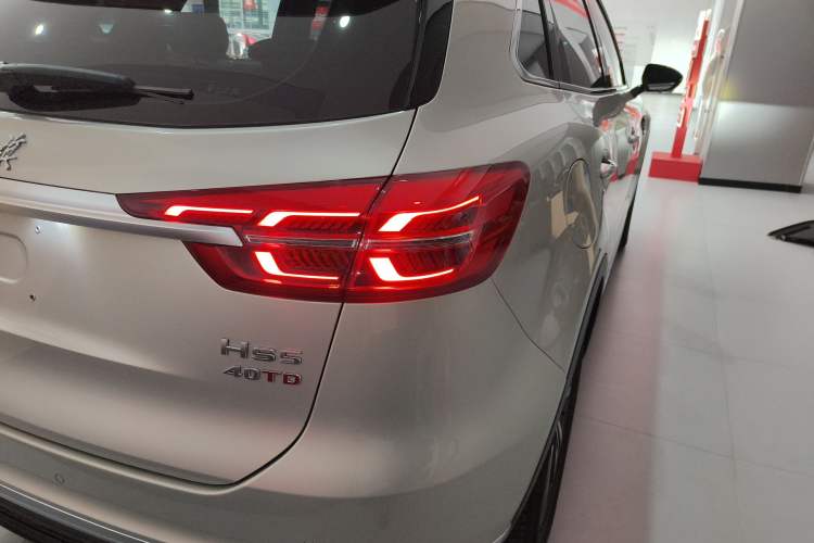Used Hongqi HS5 2022 Revised Version 2.0T Smart Connect Flagship Edition Right Rear Taillight
