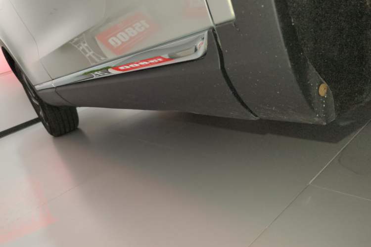Used Hongqi HS5 2022 Revised Version 2.0T Smart Connect Flagship Edition Right Side Sill