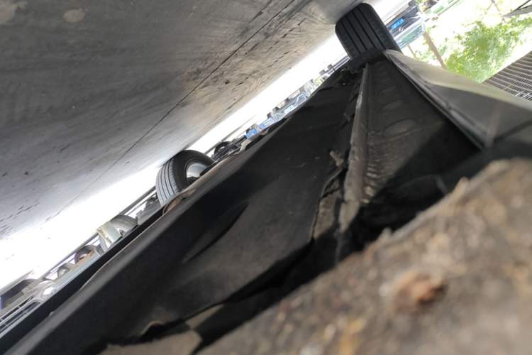 Used Hongqi HS5 2022 Revised Version 2.0T Smart Connect Flagship Edition Right Side Sill