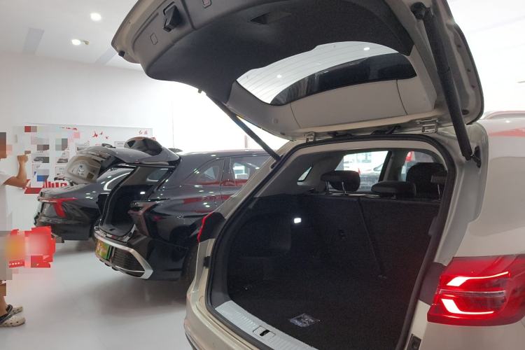 Used Hongqi HS5 2022 Revised Version 2.0T Smart Connect Flagship Edition Trunk