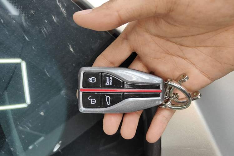 Used Hongqi HS5 2022 Revised Version 2.0T Smart Connect Flagship Edition Vehicle Key