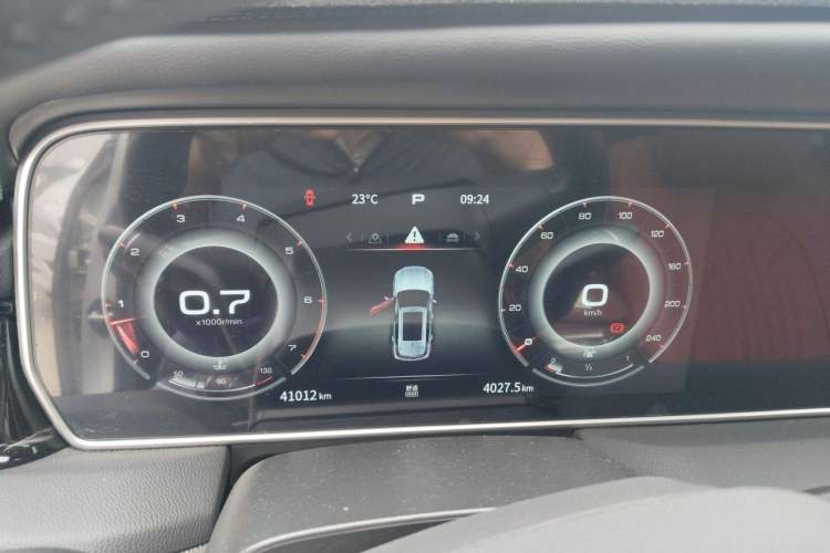 Used Hongqi HS5 2022 Revised Version 2.0T Smart Connect Flagship Edition Instrument Cluster