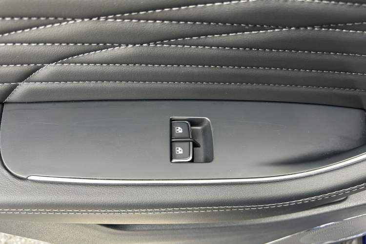 Used Hongqi HS5 2022 Revised Version 2.0T Smart Connect Flagship Edition Interior 10