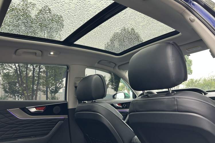 Used Hongqi HS5 2022 Revised Version 2.0T Smart Connect Flagship Edition Interior 6