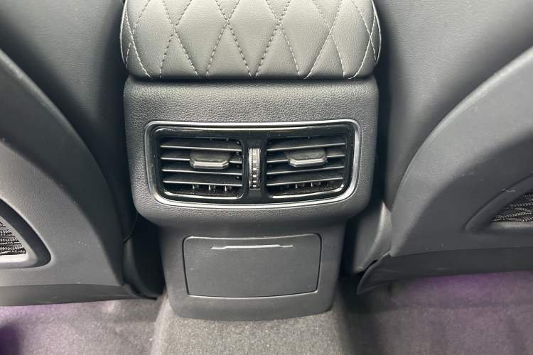 Used Hongqi HS5 2022 Revised Version 2.0T Smart Connect Flagship Edition Interior 9