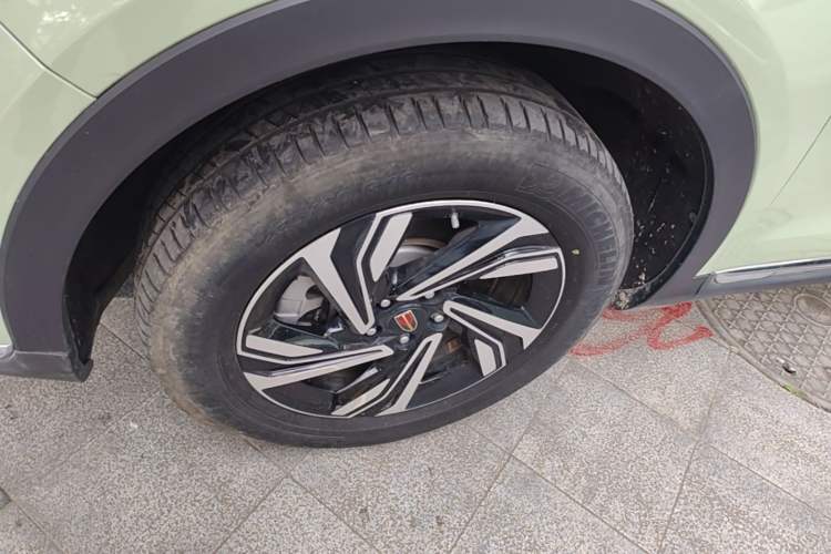 Used Hongqi HS5 2022 Revised Version 2.0T Smart Connect Flagship Edition Left Front Wheel Hub