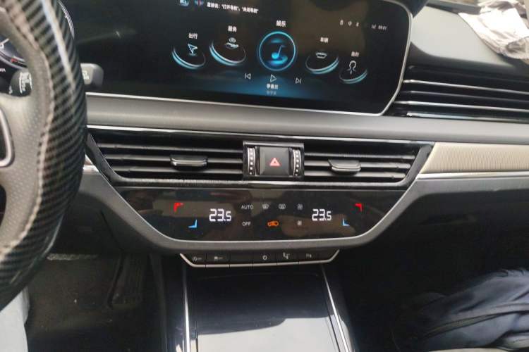 Used Hongqi HS5 2022 Revised Version 2.0T Smart Connect Flagship Edition Audio And AC Panel