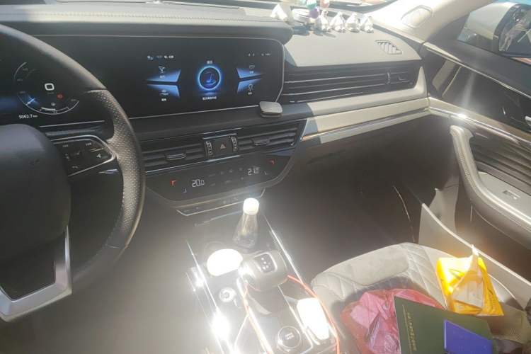Used Hongqi HS5 2022 Revised Version 2.0T Smart Connect Flagship Edition Audio And AC Panel