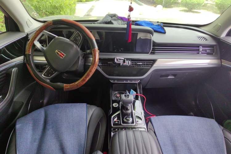 Used Hongqi HS5 2022 2.0T Smart Connect Flagship All-Wheel-Drive Version Center Console