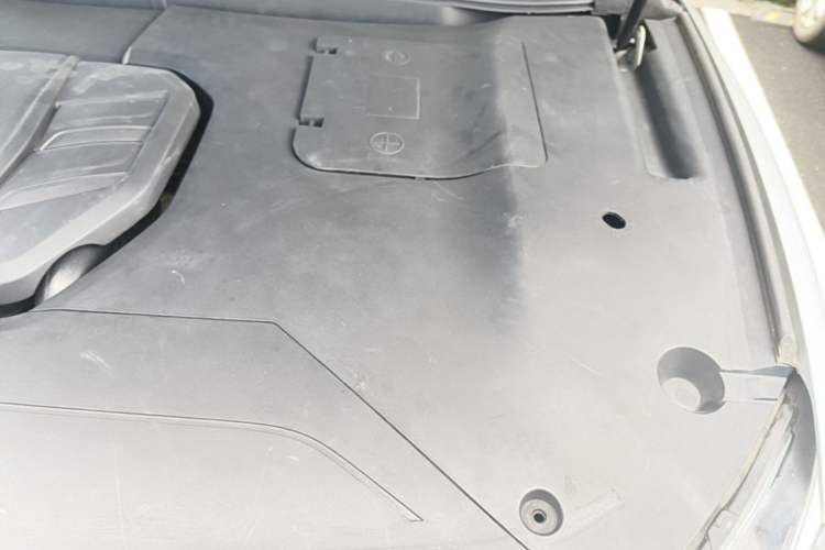 Used Hongqi HS5 2022 2.0T Smart Connect Flagship Edition Engine Bay Left