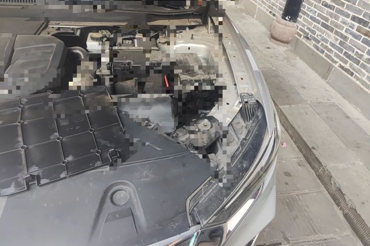Used Hongqi HS5 2022 Revised Version 2.0T Smart Connect Flagship Edition Engine Bay Left