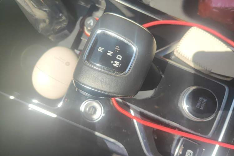 Used Hongqi HS5 2022 Revised Version 2.0T Smart Connect Flagship Edition Gear Lever