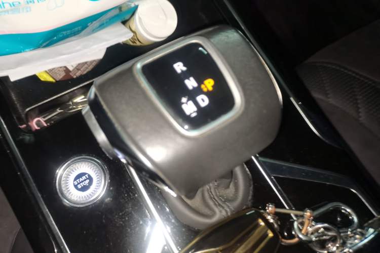 Used Hongqi HS5 2022 Facelifted Version 2.0T Smart Connect Flagship All-Wheel-Drive Edition Gear Lever