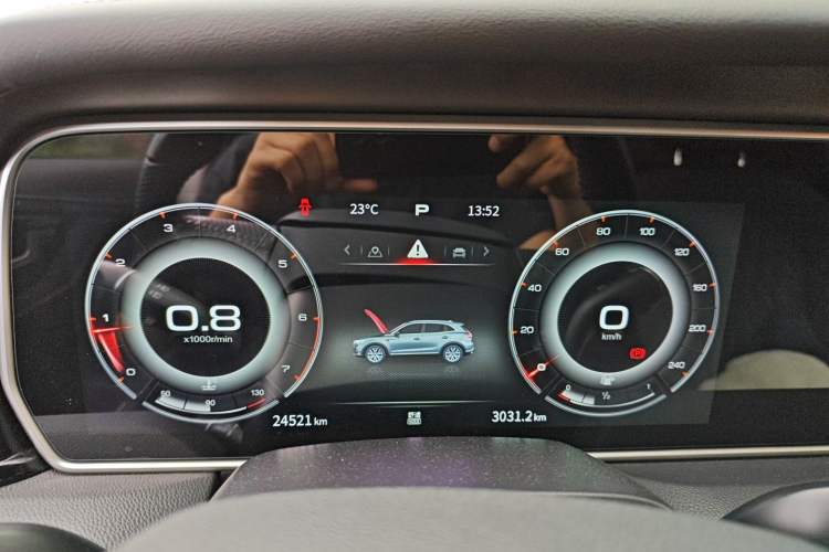 Used Hongqi HS5 2022 Facelifted Version 2.0T Smart Connect Flagship All-Wheel-Drive Edition Instrument Cluster