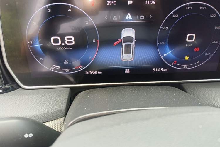 Used Hongqi HS5 2022 2.0T Smart Connect Flagship Edition Odometer Close Up
