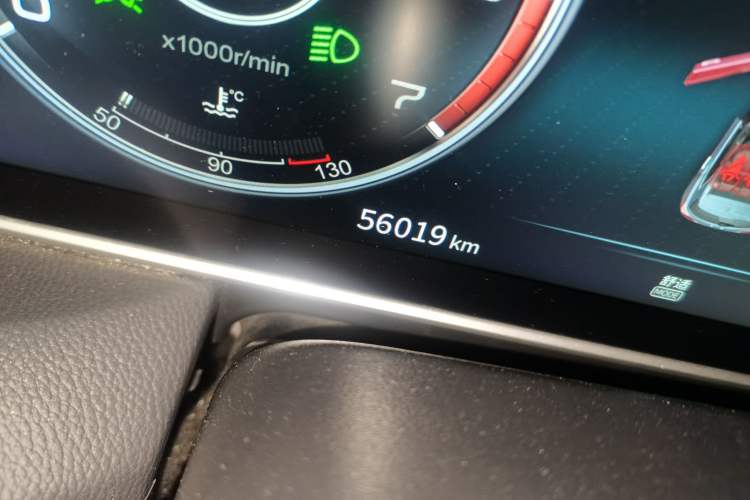 Used Hongqi HS5 2022 Facelifted Version 2.0T Smart Connect Flagship All-Wheel-Drive Edition Odometer Close Up