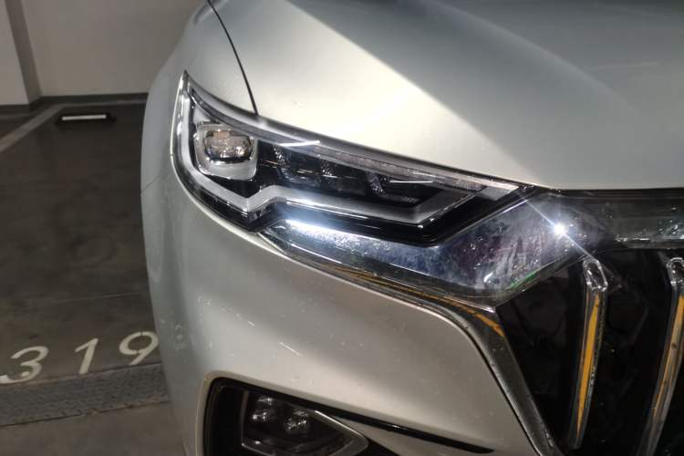 Used Hongqi HS5 2022 Facelifted Version 2.0T Smart Connect Flagship All-Wheel-Drive Edition Right Front Headlight