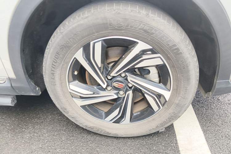 Used Hongqi HS5 2022 2.0T Smart Connect Flagship Edition Right Front Wheel Hub