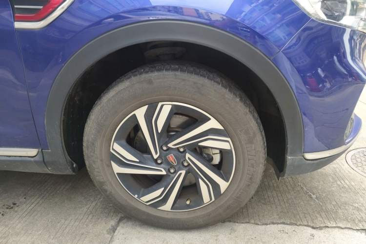 Used Hongqi HS5 2022 Revised Version 2.0T Smart Connect Flagship Edition Right Front Wheel Hub