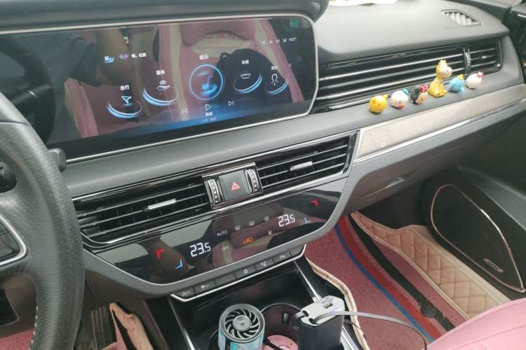 Used Hongqi HS5 2022 Facelifted Version 2.0T Smart Connect Flagship All-Wheel-Drive Edition Audio And AC Panel