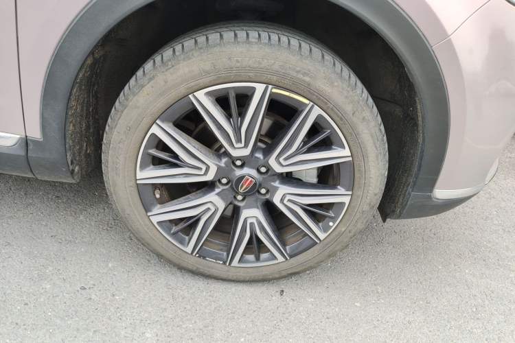 Used Hongqi HS5 2022 Facelifted Version 2.0T Smart Connect Flagship All-Wheel-Drive Edition Right Front Wheel Hub