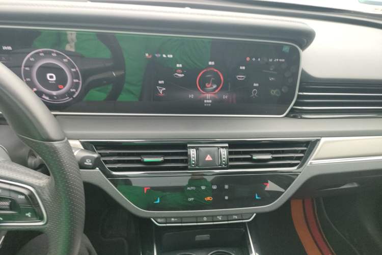 Used Hongqi HS5 2022 Revised Version 2.0T Smart Connect Flagship Edition Audio And AC Panel