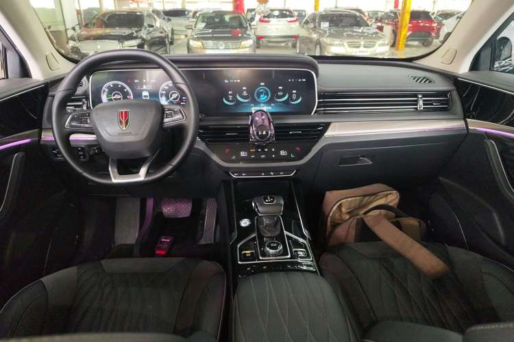 Used Hongqi HS5 2022 Facelifted Version 2.0T Smart Connect Flagship All-Wheel-Drive Edition Center Console