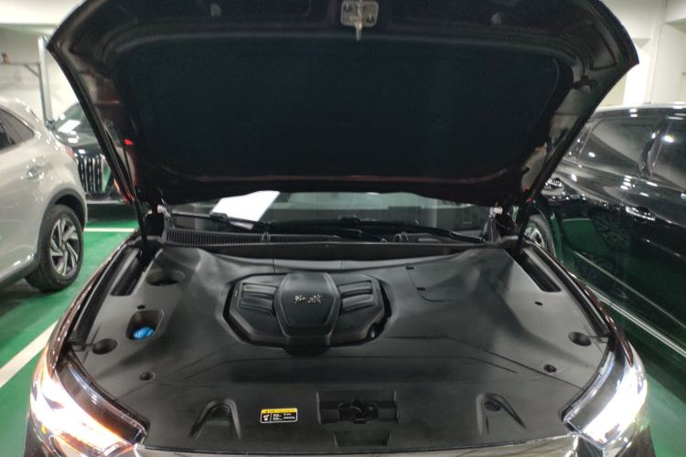 Used Hongqi HS5 2022 Facelifted Version 2.0T Smart Connect Flagship All-Wheel-Drive Edition Engine Bay
