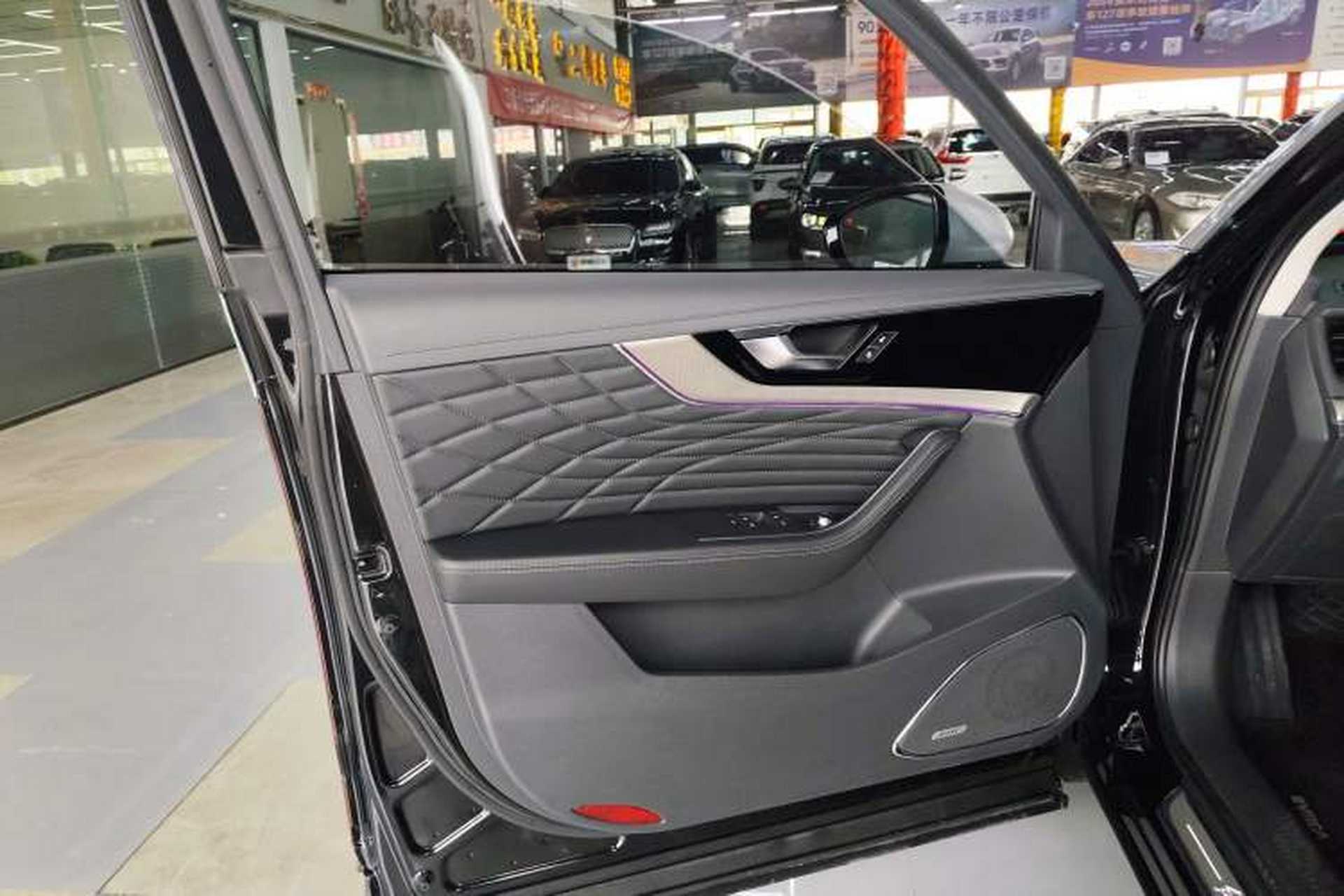 Used Hongqi HS5 2022 Facelifted Version 2.0T Smart Connect Flagship All-Wheel-Drive Edition Left Front Door Interior