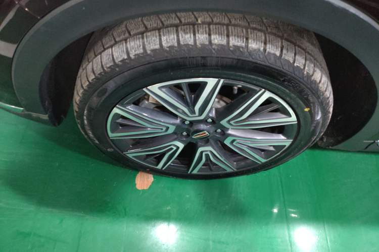 Used Hongqi HS5 2022 Facelifted Version 2.0T Smart Connect Flagship All-Wheel-Drive Edition Left Front Wheel Hub