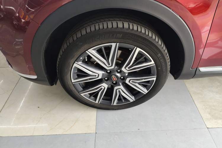 Used Hongqi HS5 2022 Facelifted Version 2.0T Smart Connect Flagship All-Wheel-Drive Edition Left Front Wheel Hub