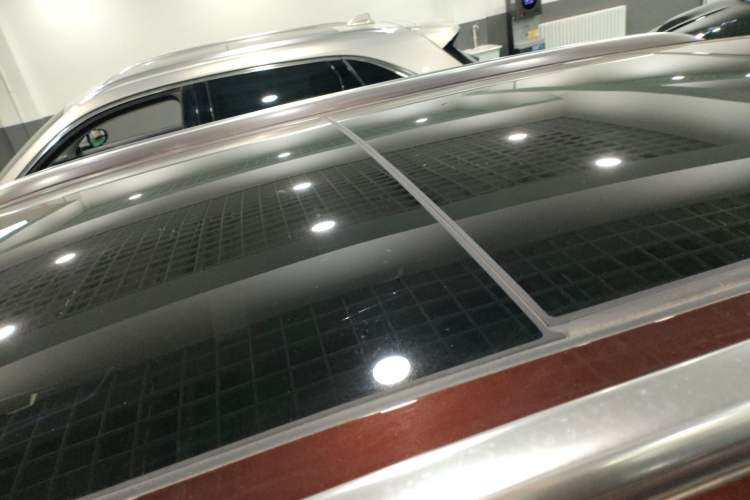Used Hongqi HS5 2022 Facelifted Version 2.0T Smart Connect Flagship All-Wheel-Drive Edition Roof