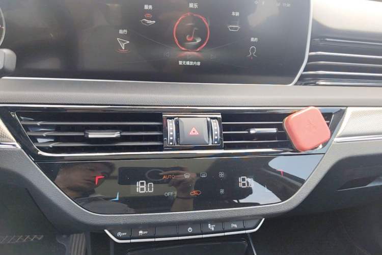 Used Hongqi HS5 2022 Revised Version 2.0T Smart Connect Flagship Edition Audio And AC Panel