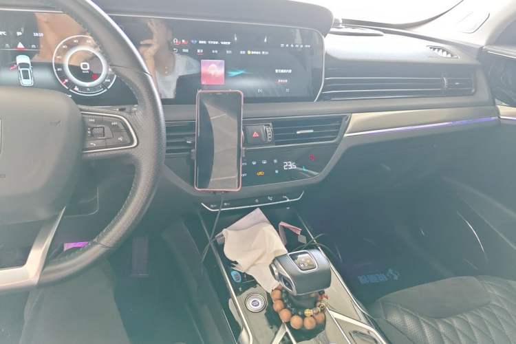 Used Hongqi HS5 2022 Facelifted Version 2.0T Smart Connect Flagship All-Wheel-Drive Edition Audio And AC Panel