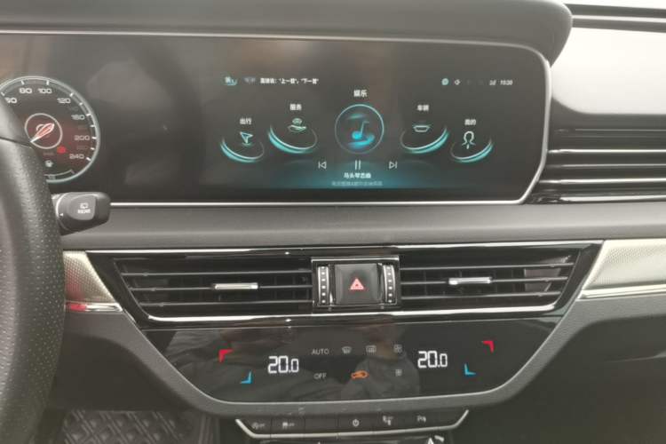 Used Hongqi HS5 2022 Facelifted Version 2.0T Smart Connect Flagship All-Wheel-Drive Edition Audio And AC Panel