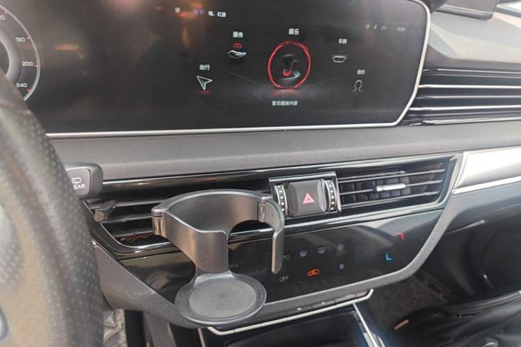 Used Hongqi HS5 2022 Facelifted Version 2.0T Smart Connect Flagship All-Wheel-Drive Edition Audio And AC Panel