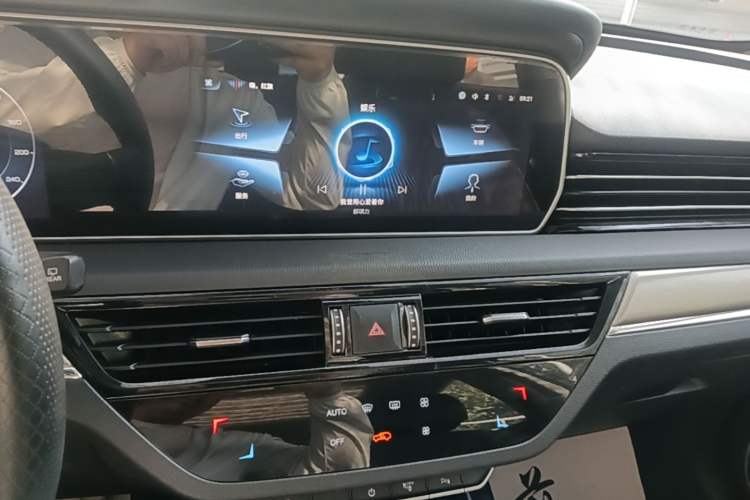 Used Hongqi HS5 2022 Revised Version 2.0T Smart Connect Flagship Edition Audio And AC Panel