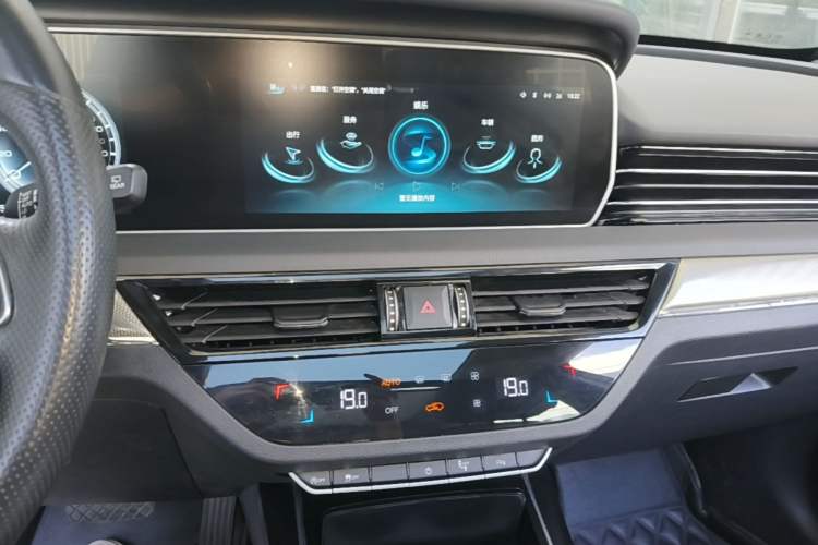 Used Hongqi HS5 2022 Revised Version 2.0T Smart Connect Flagship Edition Audio And AC Panel