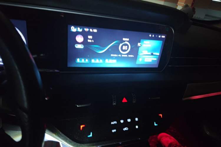 Used Hongqi HS5 2022 Revised Version 2.0T Smart Connect Flagship Edition Audio And AC Panel