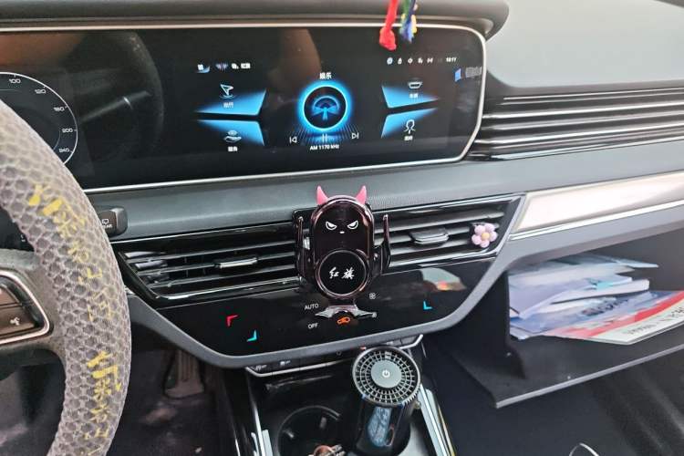 Used Hongqi HS5 2022 Revised Version 2.0T Smart Connect Flagship Edition Audio And AC Panel