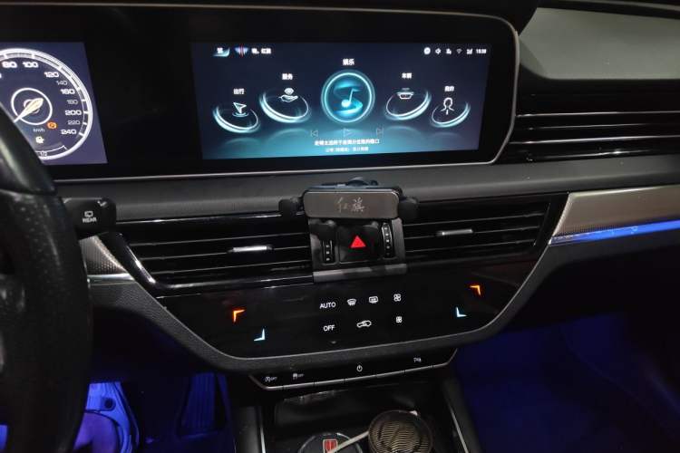 Used Hongqi HS5 2022 2.0T Smart Connect Flagship Enjoyment Purchase Edition Audio And AC Panel
